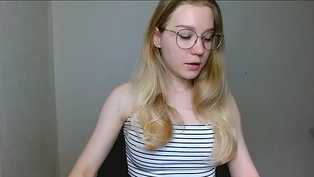 Snapshot of cindi_hot chatting on December 2025 03:19:01 PM cindi hot online show from December 2025 03:19:01 PM