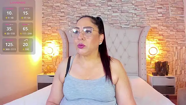 Snapshot of Gina_Myers chatting on February 2025 12:34:02 PM Gina Myers online show from February 2025 12:34:02 PM