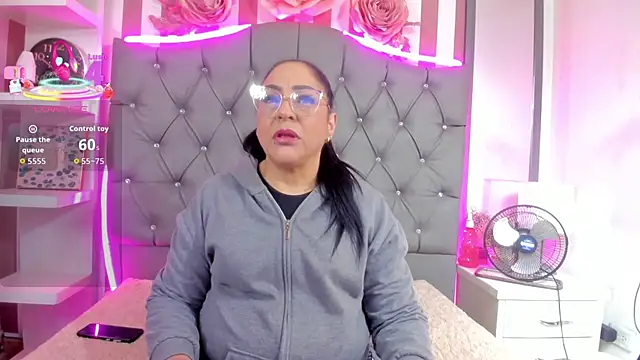 Snapshot of Gina_Myers chatting on November 2025 12:16:01 PM Gina Myers online show from November 2025 12:16:01 PM