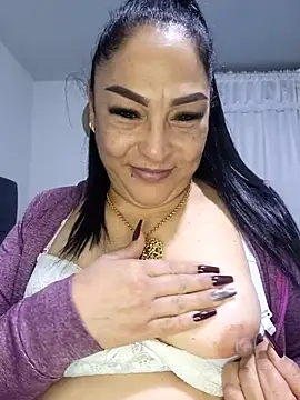 Snapshot of Gina_Myers chatting on November 2025 02:17:02 AM Gina Myers online show from November 2025 02:17:02 AM