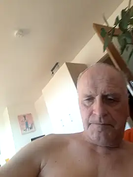 Milkasahne64 online show from November 2025 11:32:02 AM