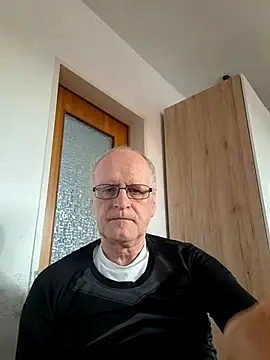 Milkasahne64 online show from February 2026 03:05:02 PM