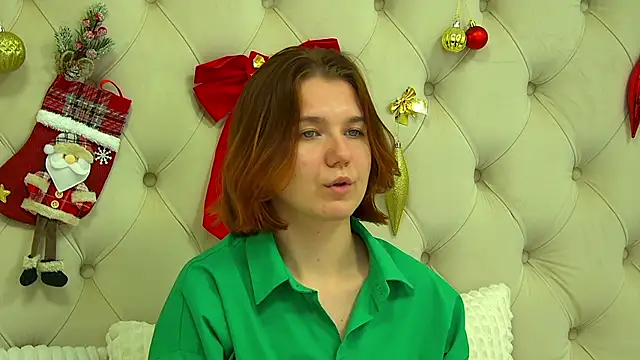 Snapshot of LessySmith chatting on December 2025 04:42:02 AM LessySmith online show from December 2025 04:42:02 AM