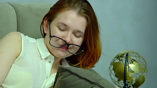 Snapshot of LessySmith chatting on February 2026 04:35:02 AM LessySmith online show from February 2026 04:35:02 AM