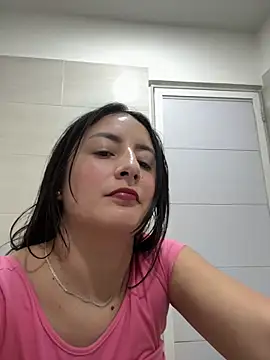 Snapshot of alina_martinelli chatting on November 2025 03:49:01 PM alina martinelli online show from November 2025 03:49:01 PM