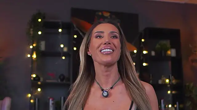 Evelyn Evyyy online show from February 2026 07:18:01 PM