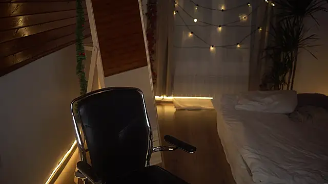 AkaneiroDemon online show from December 2024 04:39:01 PM
