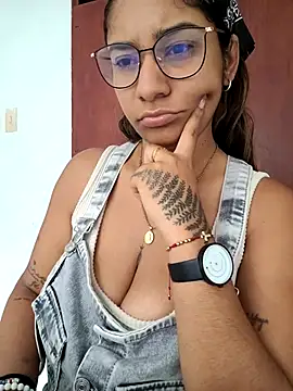 Sofythom1 online show from February 2026 06:06:02 PM