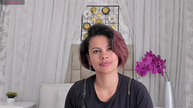 Snapshot of MarianaSanz chatting on February 2026 02:02:01 PM MarianaSanz online show from February 2026 02:02:01 PM