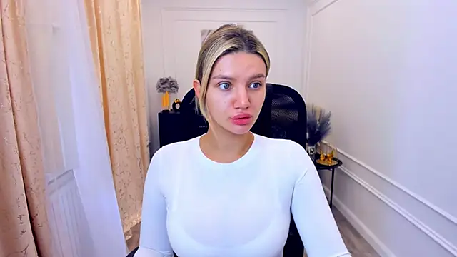 SelenaeMoore online show from June 2026 06:52:02 AM