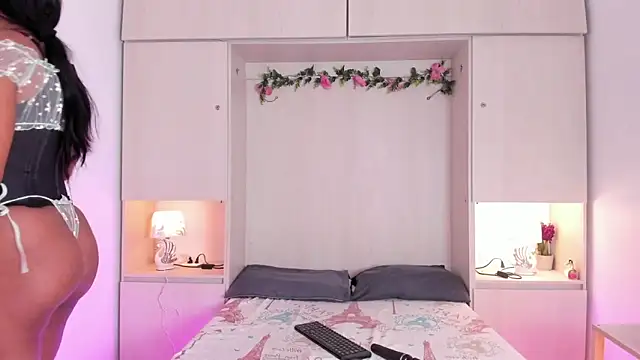 KendallRosse1 online show from September 2025 01:49:02 PM