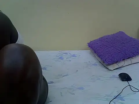 Snapshot of Freakycillia chatting on June 2026 08:23:01 AM Freakycillia online show from June 2026 08:23:01 AM