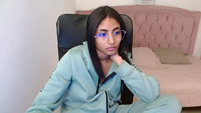 shaneelle online show from February 2025 06:15:02 AM