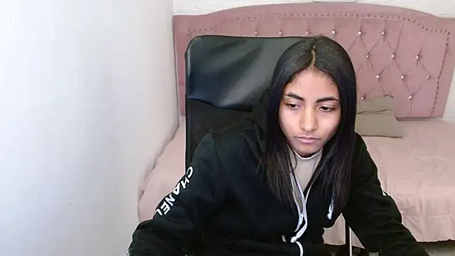 shaneelle online show from February 2025 03:01:02 AM