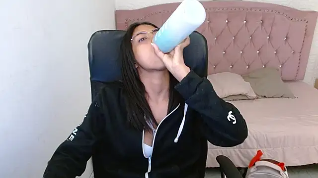 shaneelle online show from February 2025 06:06:01 AM