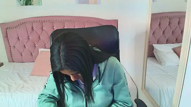 shaneelle online show from September 2025 03:06:02 AM