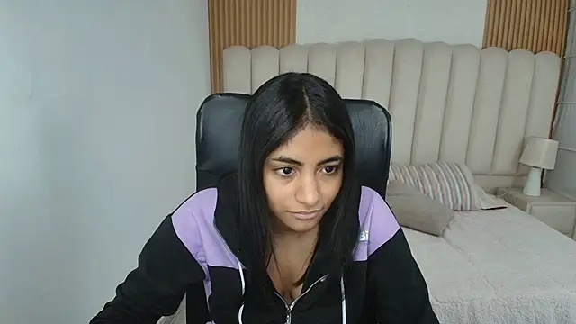 shaneelle online show from April 2026 06:19:01 AM