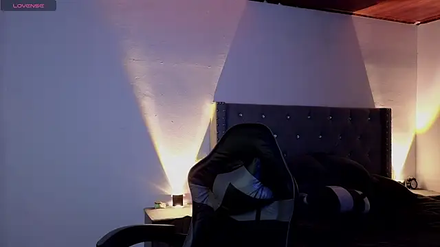 cristal hilton 10 online show from November 2025 04:12:01 AM