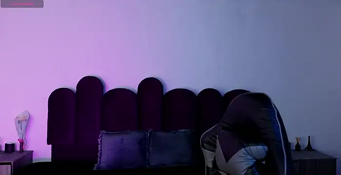 cristal hilton 10 online show from February 2026 12:14:02 AM