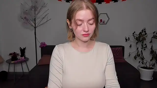 Snapshot of AidaPerry chatting on December 2024 01:44:02 PM AidaPerry online show from December 2024 01:44:02 PM