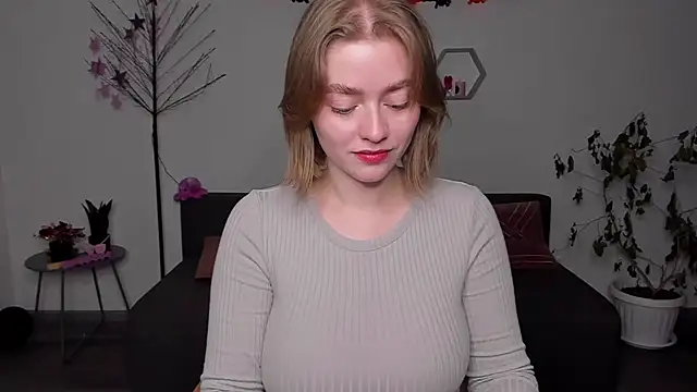 Snapshot of AidaPerry chatting on December 2024 05:37:02 PM AidaPerry online show from December 2024 05:37:02 PM