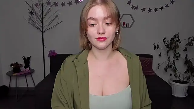 Snapshot of AidaPerry chatting on December 2024 03:25:02 PM AidaPerry online show from December 2024 03:25:02 PM