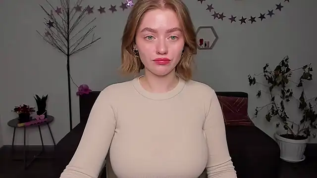 Snapshot of AidaPerry chatting on December 2024 01:55:02 PM AidaPerry online show from December 2024 01:55:02 PM