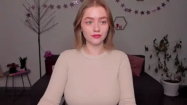 Snapshot of AidaPerry chatting on December 2024 03:04:01 PM AidaPerry online show from December 2024 03:04:01 PM