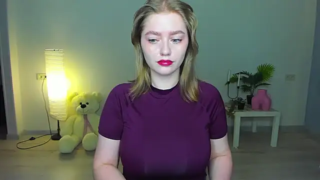 Snapshot of AidaPerry chatting on September 2025 06:44:02 PM AidaPerry online show from September 2025 06:44:02 PM