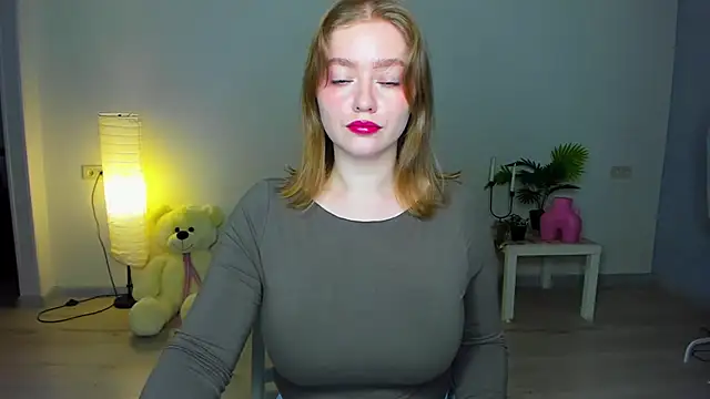 Snapshot of AidaPerry chatting on October 2025 03:43:01 PM AidaPerry online show from October 2025 03:43:01 PM