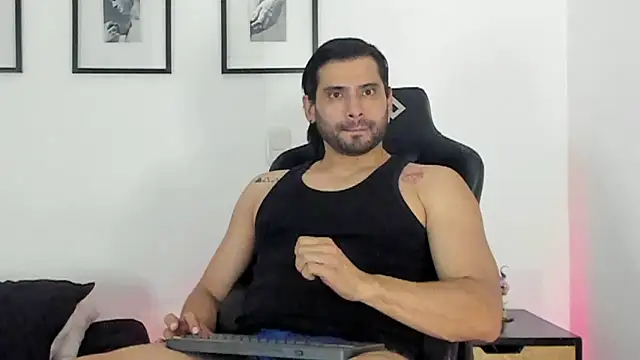 Snapshot of Dereck_vega chatting on May 2026 09:44:02 PM Dereck vega online show from May 2026 09:44:02 PM