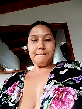 Snapshot of SamaraJay1 chatting on May 2026 01:28:02 PM SamaraJay1 online show from May 2026 01:28:02 PM