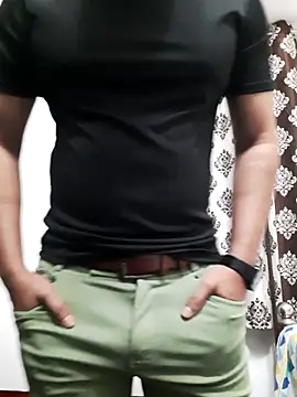 Snapshot of Guyinshortss chatting on November 2025 07:50:02 PM Guyinshortss online show from November 2025 07:50:02 PM