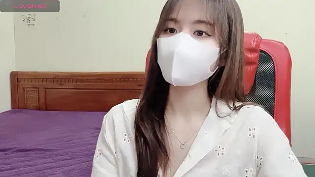 TrinhH Nabbi online show from February 2025 01:28:01 PM