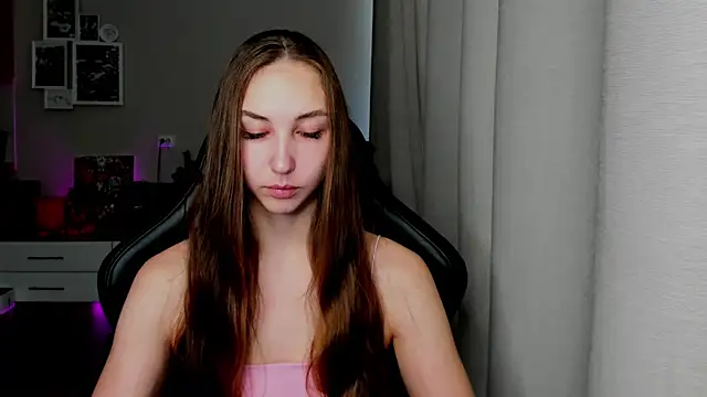Snapshot of Sm0ly chatting on June 2026 03:31:02 AM Sm0ly online show from June 2026 03:31:02 AM