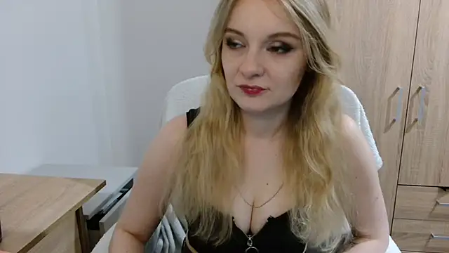 AlmaHoney online show from June 2026 08:22:02 PM