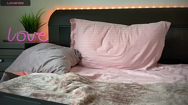 dymonted online show from December 2024 11:28:02 AM