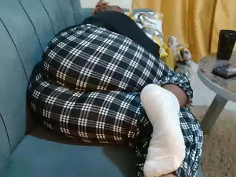 Snapshot of leslysexygirl chatting on November 2025 08:24:01 AM leslysexygirl online show from November 2025 08:24:01 AM