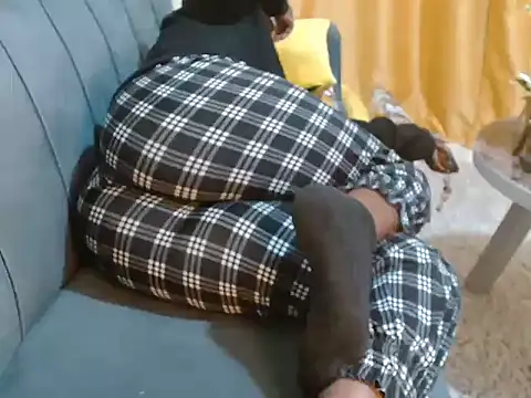 Snapshot of leslysexygirl chatting on November 2025 06:25:02 AM leslysexygirl online show from November 2025 06:25:02 AM