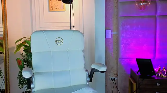 AlessiaLondon online show from July 2026 10:07:02 AM