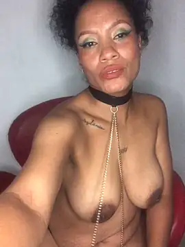 Snapshot of AdelaHaneix chatting on February 2025 10:53:01 PM AdelaHaneix online show from February 2025 10:53:01 PM