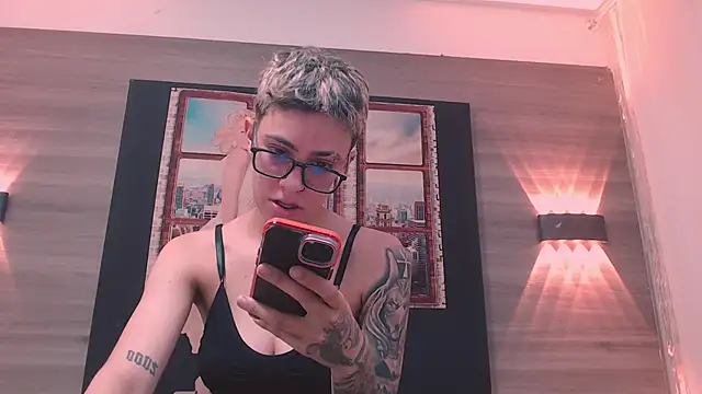 Cutie Shy  online show from December 2025 05:43:02 PM