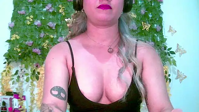 Crysrus online show from May 2026 06:59:01 PM
