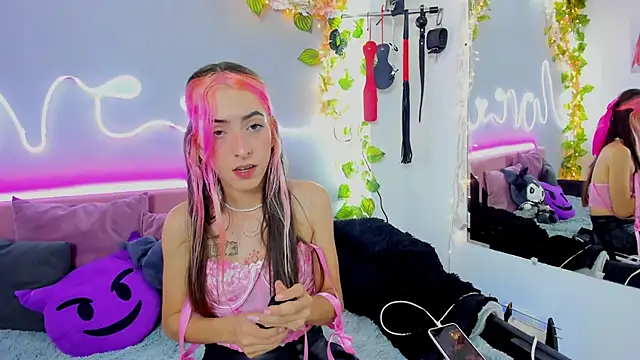 YouliteSllut2 online show from January 2025 12:17:01 AM