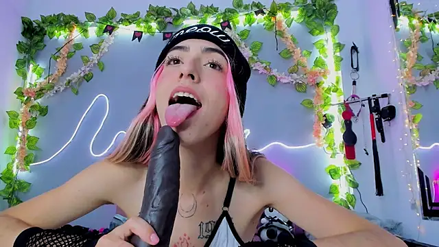 YouliteSllut2 online show from January 2025 02:55:01 AM