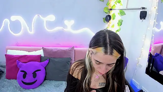 YouliteSllut2 online show from March 2025 08:10:02 PM