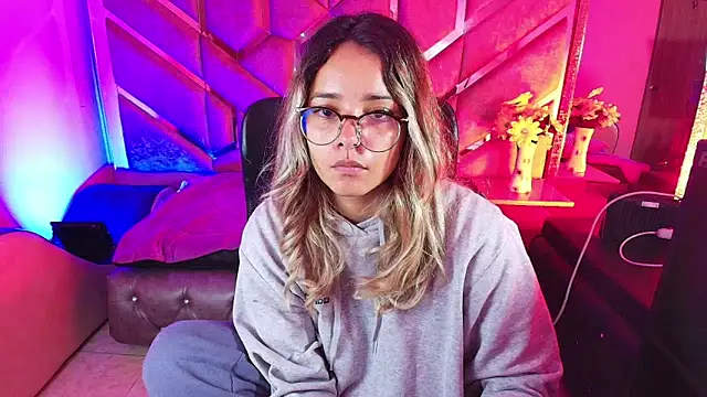 Olivia Fox69 online show from November 2025 04:01:02 AM