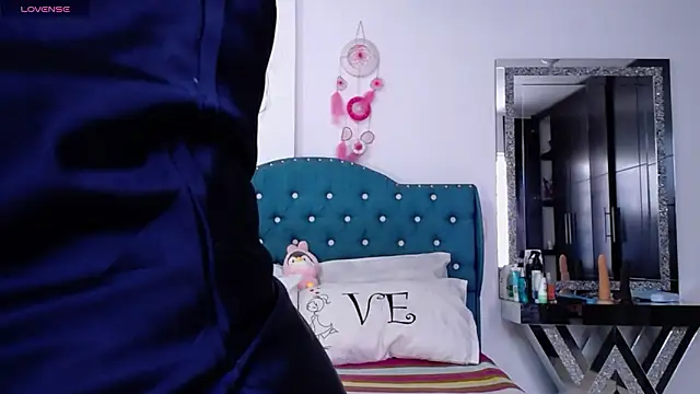 sofiamature01 online show from March 2026 02:33:02 PM