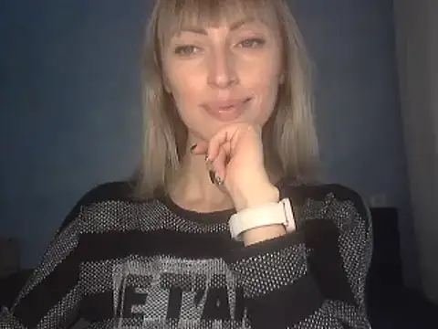 Snapshot of EffectMaya chatting on November 2025 10:54:01 AM EffectMaya online show from November 2025 10:54:01 AM