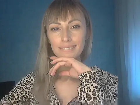 Snapshot of EffectMaya chatting on November 2025 12:27:01 PM EffectMaya online show from November 2025 12:27:01 PM